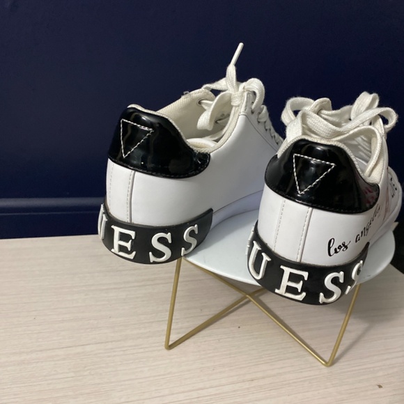 Guess Pathin Casual Sneakers Women' 6.5 M White Faux Leather Low Top Lace Up NEW - Picture 3 of 7